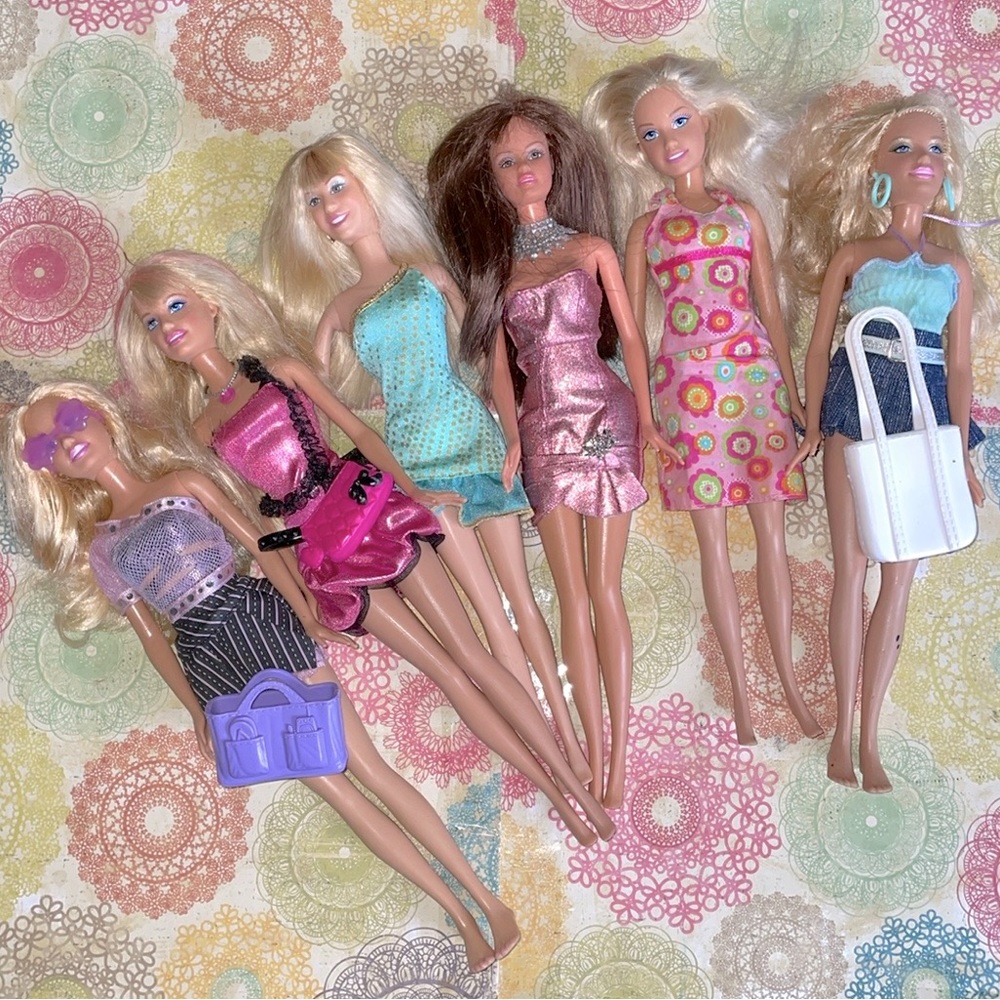 Barbie Vintage Bundle of 6 Dolls with Extra Clothes and Accessories